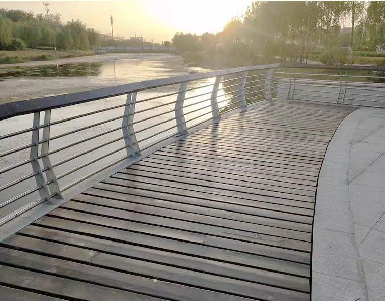 不銹鋼陽臺欄桿優(yōu)點